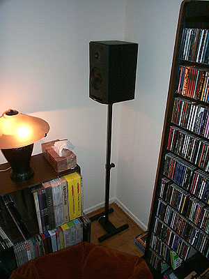 surround speaker on stand